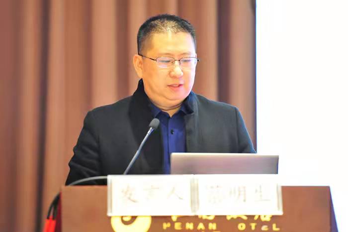 為提升課堂教學(xué)，看鄭州這位高中校長(zhǎng)如何帶領(lǐng)數(shù)學(xué)組老師潛心研討新教材